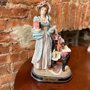 De Elina sculpture of musician woman